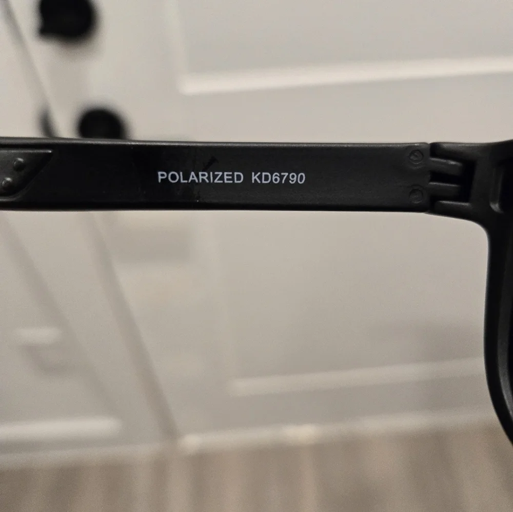 Unisex Unbranded Black Polarized Sunglasses Kd6790 Designed In Italy